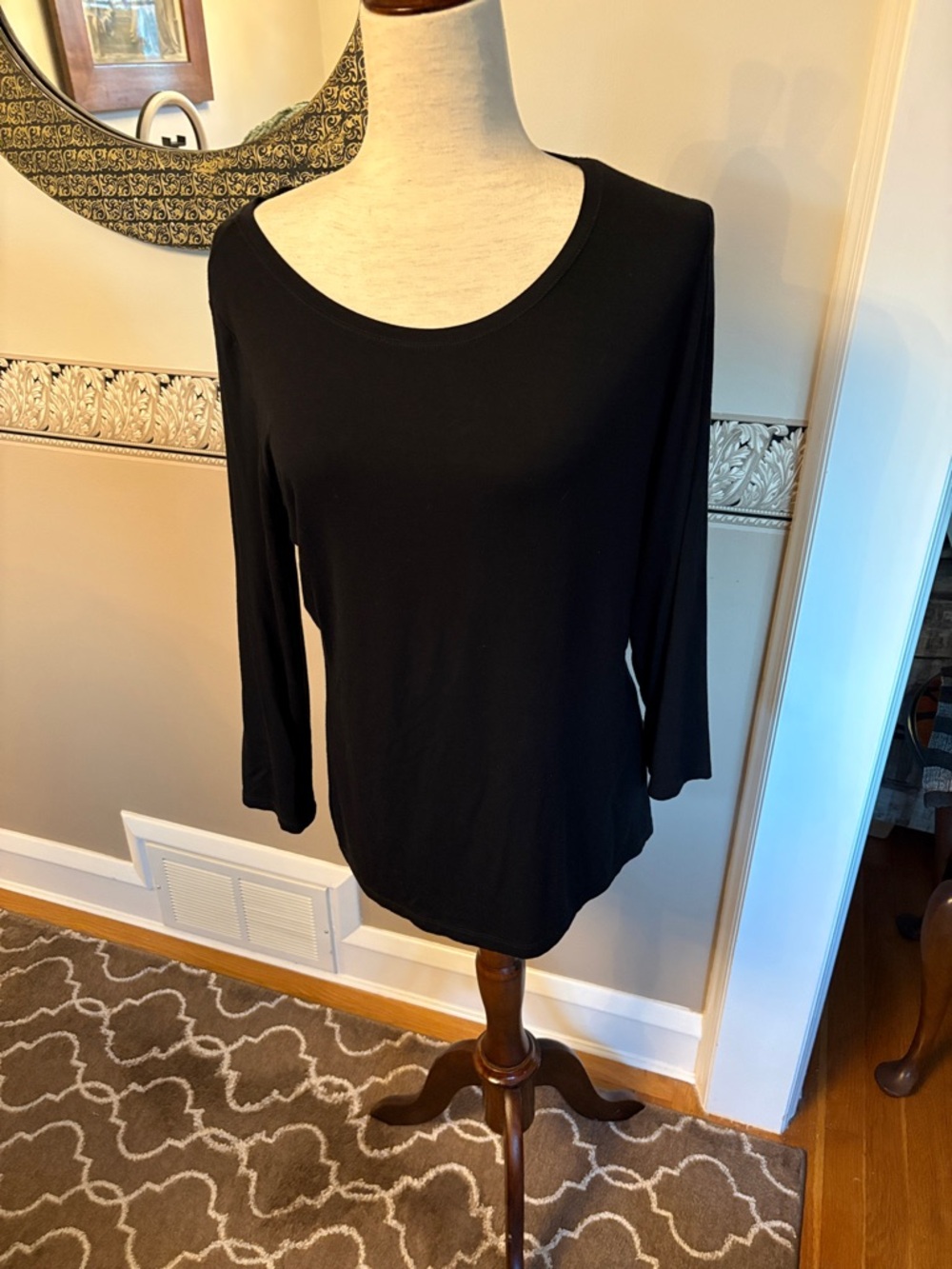 NEW Classic Black Scoop Neck Women's Top stretch by Cable and Gauge XL not worn